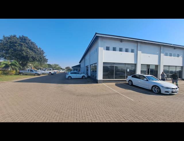 791M² SHOWROOM TO LET IN ALTON